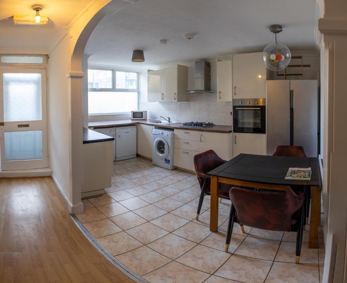 Villa London - 4 Bed - Sleeps 8 - Garden - Pet Friendly Exterior foto